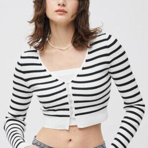 3/$20🌟 GU V Neck UV Cropped Long Sleeve Off White Striped Cardigan Size Large